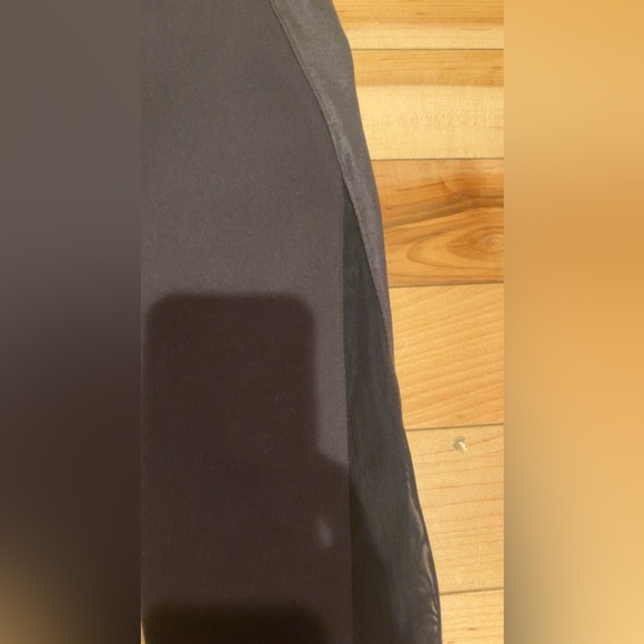 ALO YOGA CAPRI LEGGINGS - Picture 3 of 5